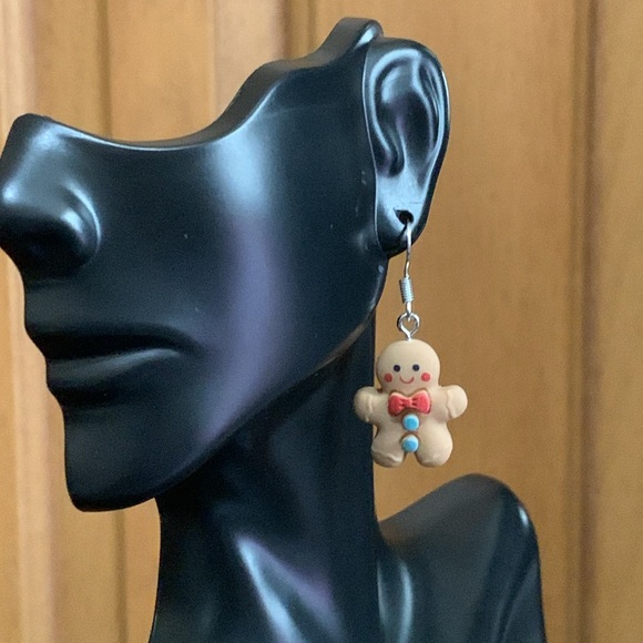 Christmas gingerbread man earrings - Picture 3 of 4